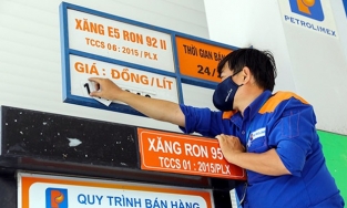 Chiều nay (12/9), giá xăng dầu giảm mạnh về mức thấp nhất từ đầu năm 2022