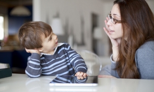 Chuyên gia chỉ bí quyết giúp trẻ nhút nhát trở thành “diễn giả” tự tin