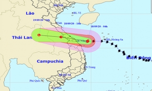 Bão số 5 áp sát đất liền Quảng Bình - Quảng Nam