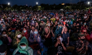 Thủ tướng Thái Lan lo ngại đất nước 'chìm trong biển lửa' do biểu tình