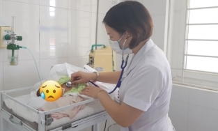 Cao Bằng: Bà cắt rốn cháu bằng thanh nứa, bé sơ sinh 3 ngày tuổi nguy kịch