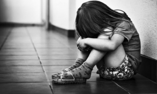 Nghệ An: Bảo vệ trường học dụ cháu bé quan hệ tình dục rồi quay clip lại