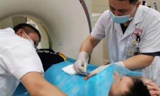 Bác sĩ Mỹ quay lén bệnh nhi nam lãnh 23 năm tù