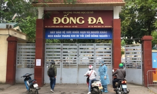 Hà Nội:  Nam sinh lớp 8 rơi từ tầng 2 trường học