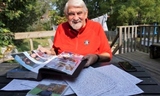 Cụ ông gửi thư cho vợ mỗi ngày trong viện dưỡng lão như phim The Notebook