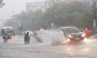 Vùng áp thấp có thể mạnh lên thành áp thấp nhiệt đới, miền Trung mưa lớn 5 ngày