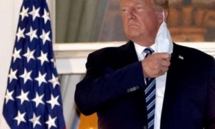 Bác sĩ Seal Conley gồng mình 'ghìm cương' Tổng thống Trump