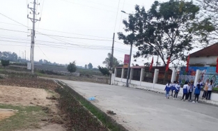 Quảng Ninh: Nữ sinh lớp 6 gọi người đến trường hành hung đàn chị lớp 9