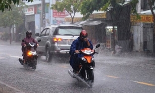 Thời tiết ngày 19/10: Trung Bộ tiếp tục mưa lớn, Bắc Bộ trời mưa lạnh