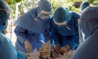 TP.HCM đề nghị 7 tỉnh thành đón chuyên gia nước ngoài về địa phương cách ly