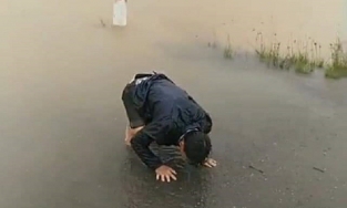 Tìm thấy thi thể thai phụ rớt xuống thuyền trên đường vượt lũ đi sinh 