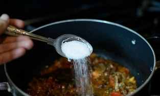 Ăn mặn làm yếu sinh lý, gây nhiều bệnh cho cơ thể