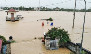 Ngập lụt chưa hết, miền Trung lại sắp đón siêu bão?
