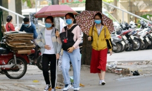 Người dân Hà Nội và TP.HCM phải đeo khẩu trang nơi công cộng