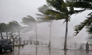 Áp thấp nhiệt đới mạnh thành bão hướng vào miền Trung