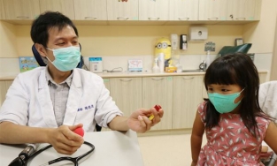 Cảnh báo: Bé 8 tuổi bị thủng ruột vì nuốt phải đồ chơi 