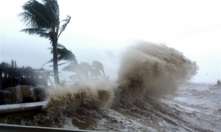 Bão số 8 thăng cấp nhanh, hướng vào Bắc Trung Bộ