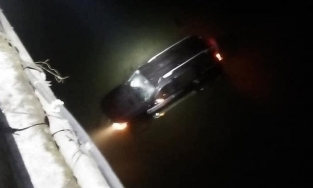 Hà Giang: Cả gia đình may mắn thoát chết khi xe lao từ trên cầu xuống sông