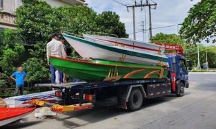 Quảng Ninh gửi 50 ca nô, xuồng máy vào miền Trung cứu trợ người dân vùng lũ