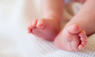 Cặp vợ chồng đặt tên con theo công ty Internet để dùng mạng miễn phí 18 năm