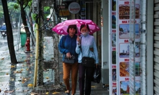 Thời tiết ngày 24/10: Bắc Bộ ngày nắng đêm lạnh, miền Trung vẫn an toàn