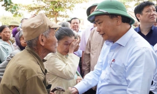 Thủ tướng yêu cầu tạo điều kiện cho tổ chức, cá nhân cứu trợ vùng lũ
