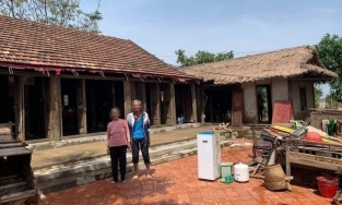 Ngôi nhà lưu niệm Đại tướng Võ Nguyên Giáp bị sóng đánh sập sau trận lũ