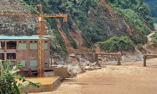 Bắc ròng rọc giải cứu 200 công nhân thủy điện Đăk Mi 2 