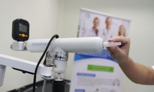 Singapore xét nghiệm Covid-19 bằng hơi thở cho kết quả trong 1 phút