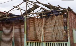 Tăng giá ngói, tôn sau mưa lũ có thể bị phạt đến 20 triệu đồng