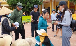 Thực hư việc cán bộ đi thu lại tiền Thủy Tiên ủng hộ người dân Quảng Bình