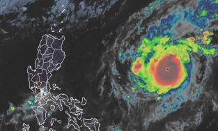 Goni bất ngờ tăng sức mạnh thành siêu bão mạnh nhất trái đất năm 2020