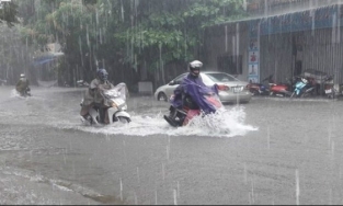 Thời tiết ngày 31/10: Bắc Bộ mưa rải rác, Trung Bộ vẫn mưa to