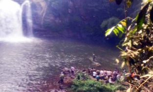 Lâm Đồng: Gần 100 người tìm kiếm 1 người đàn ông mất tích ở thác 7 tầng