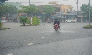 Lũ chưa rút, Trung Bộ lại đối diện với nguy cơ mưa lớn cả tuần tới