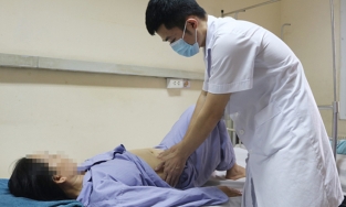 Bệnh nhân nữ phát hiện ung thư thận nhờ đau nhức lưng thường xuyên