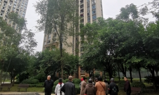 2 bé tử vong do ngã từ tầng 15, bố ruột có mặt ở nhà nhưng không biết