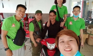 Xôn xao thông tin người đàn ông xin đi nhờ xe ở Trà Leng được tặng xe máy