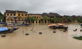 Quảng Nam sơ tán, di dời dân ra khỏi các khu vực nguy hiểm trước khi bão số 10 đổ bộ