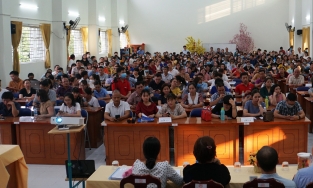 Vụ suất ăn bán trú kém chất lượng: PH chỉ trích Ban PH trường kịch liệt.