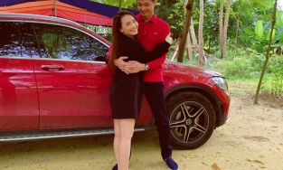 Bảo Thanh khoe ảnh tình tứ bên ông xã nhưng bụng nữ diễn viên mới gây chú ý