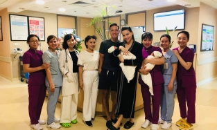 Hà Hồ đã chính thức xuất viện sau khi hạ sinh 1 trai 1 gái