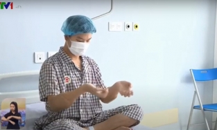 Thanh niên cụt hai tay được ghép tay mới thành công từ người cho chết não