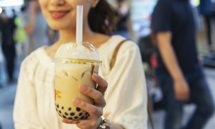 Cô gái ngất xỉu rồi hôn mê suốt 5 ngày vì uống mỗi ngày 2 cốc trà sữa