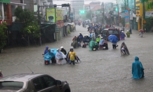 Thời tiết ngày 11/11: Miền Trung mưa lớn, cần đề phòng lốc sét và sạt lở 