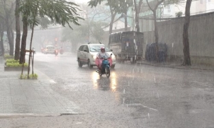 Thời tiết ngày 12/11: Trung Bộ vẫn mưa lớn, đề phòng lũ quét