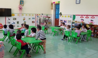 Vụ bé mẫu giáo bị đánh trong nhà vệ sinh: Cô giáo dọa bắt uống nước bồn cầu