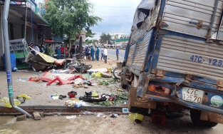 Tài xế xe tải cố tình tông hàng loạt xe máy để giảm tốc, 6 người tử vong