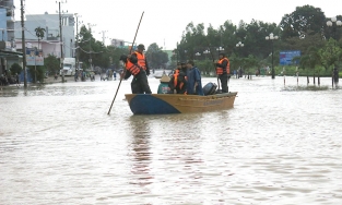 Miền Trung cấm biển, cấm đường, di dời hơn 30 vạn dân trước bão Vamco