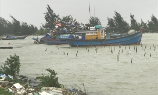 Bão số 13 Vamco đổ bộ từ Hà Tĩnh đến Quảng Nam vào sáng 15/11